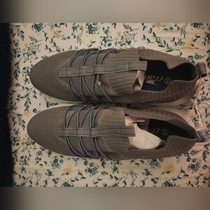 Brand new men's Crane sneakers